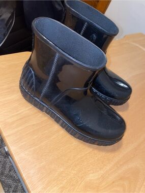 UGG Black Short Glossy Rain Boots